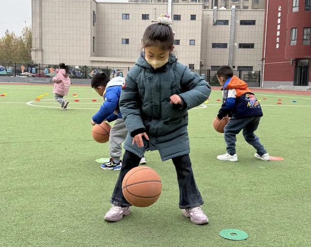 西安市浐灞十六小：体育与多九游娱乐网址学科碰撞一场别开生面的体育跨学科融合展示课(图5)